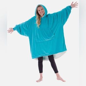 ‘The Comfy’ Oversized Blanket NWOT